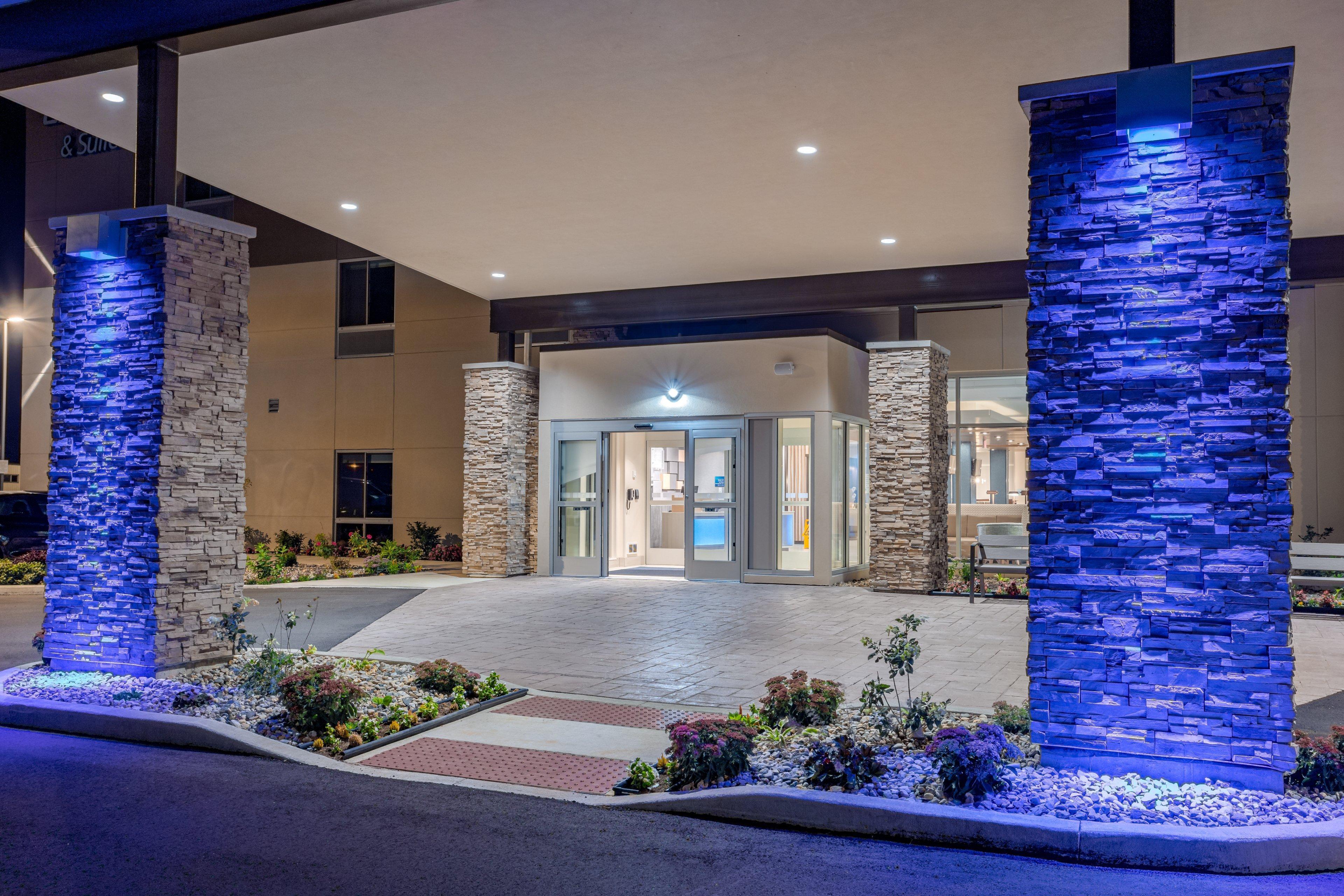 Holiday Inn Express & Suites - Elkhart North By Ihg Exteriör bild